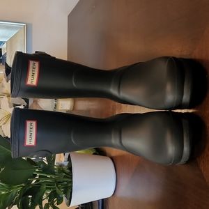 NAVY HUNTER BOOTS!